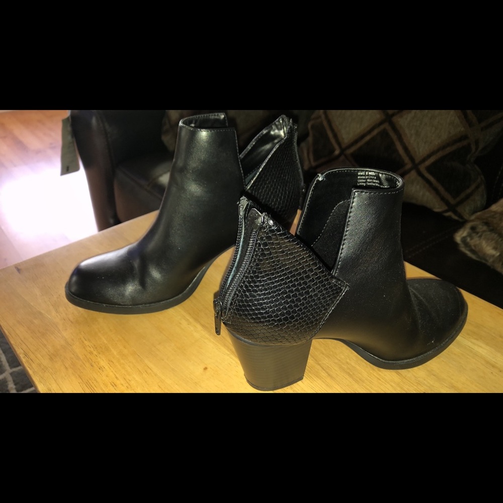 Simply Vera black boots